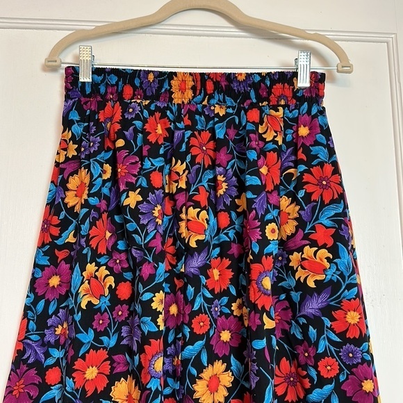 Vintage Intriguing threads moody florals midi skirt w/ elastic waist and pockets - Picture 2 of 8